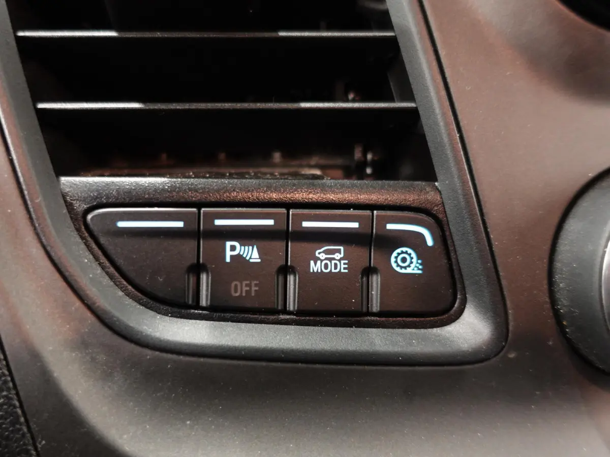 300 2.0 TDCI L2H1 Dubbele Cabine Trend Automaat Airco Navi Cruise Parkeersensoren Camera Trekhaak Carplay