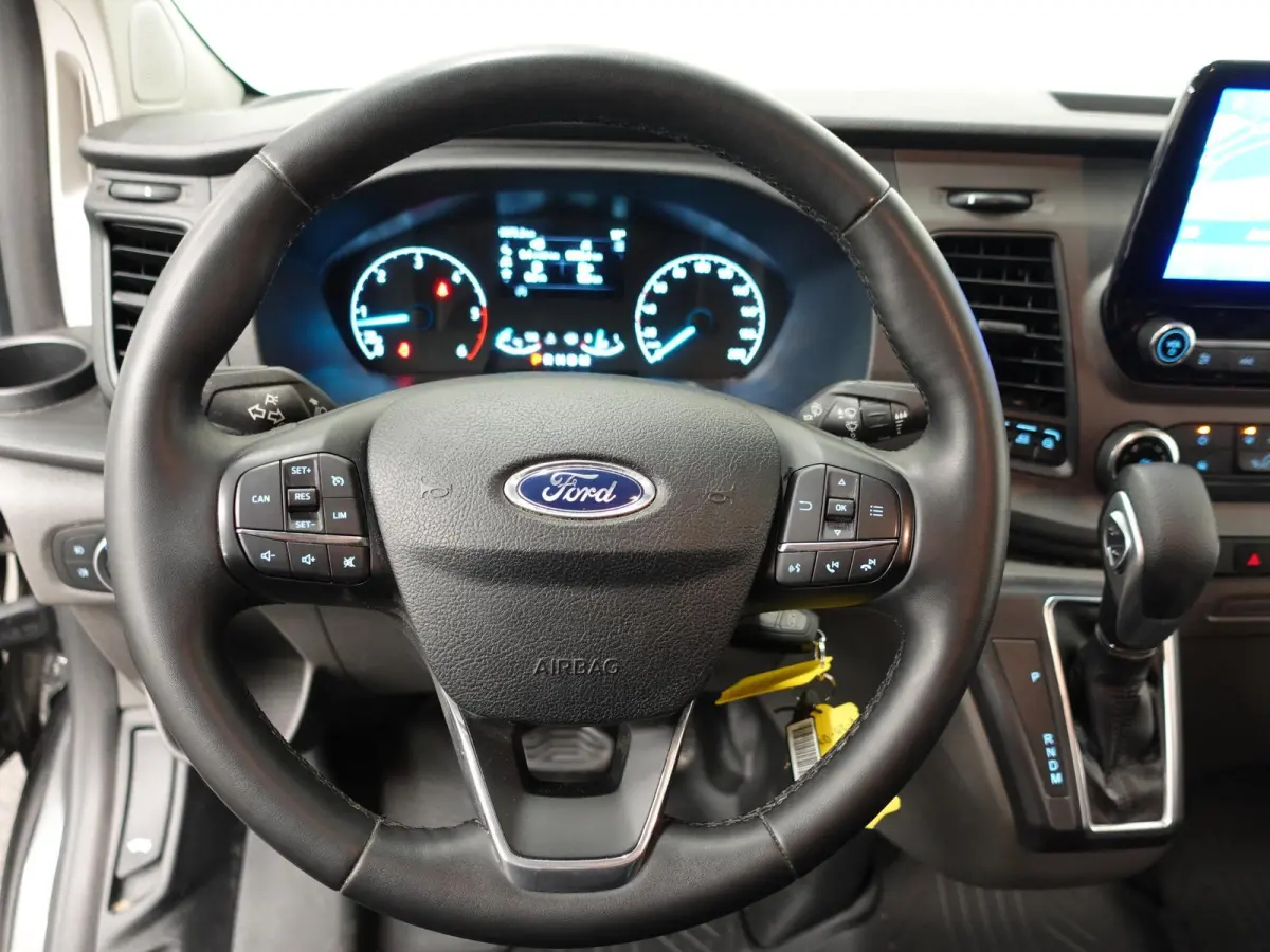 300 2.0 TDCI L2H1 Dubbele Cabine Trend Automaat Airco Navi Cruise Parkeersensoren Camera Trekhaak Carplay