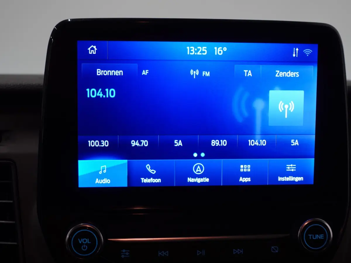 300 2.0 TDCI L2H1 Dubbele Cabine Trend Automaat Airco Navi Cruise Parkeersensoren Camera Trekhaak Carplay