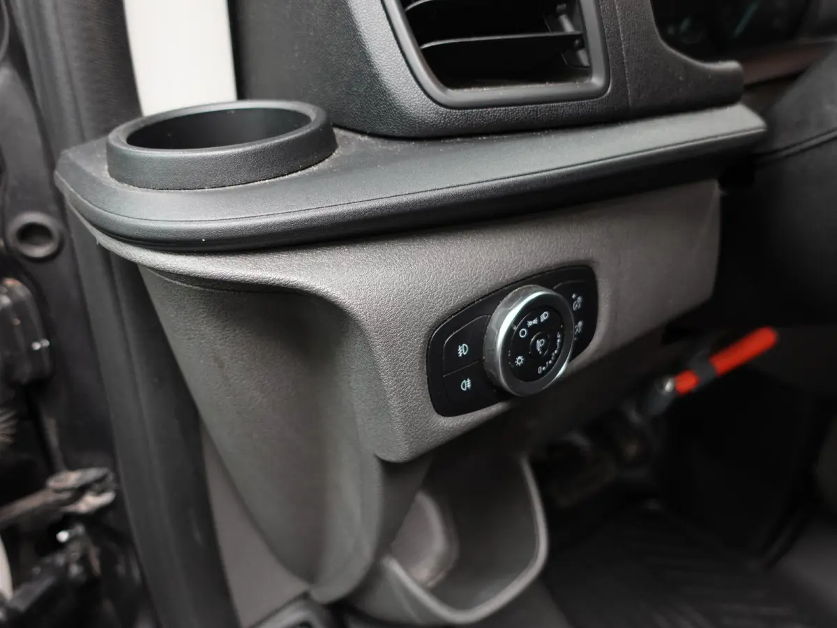 300 2.0 TDCI L2H1 Dubbele Cabine Trend Automaat Airco Navi Cruise Parkeersensoren Camera Trekhaak Carplay