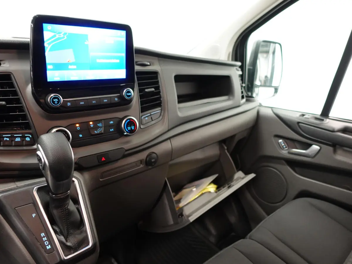 300 2.0 TDCI L2H1 Dubbele Cabine Trend Automaat Airco Navi Cruise Parkeersensoren Camera Trekhaak Carplay