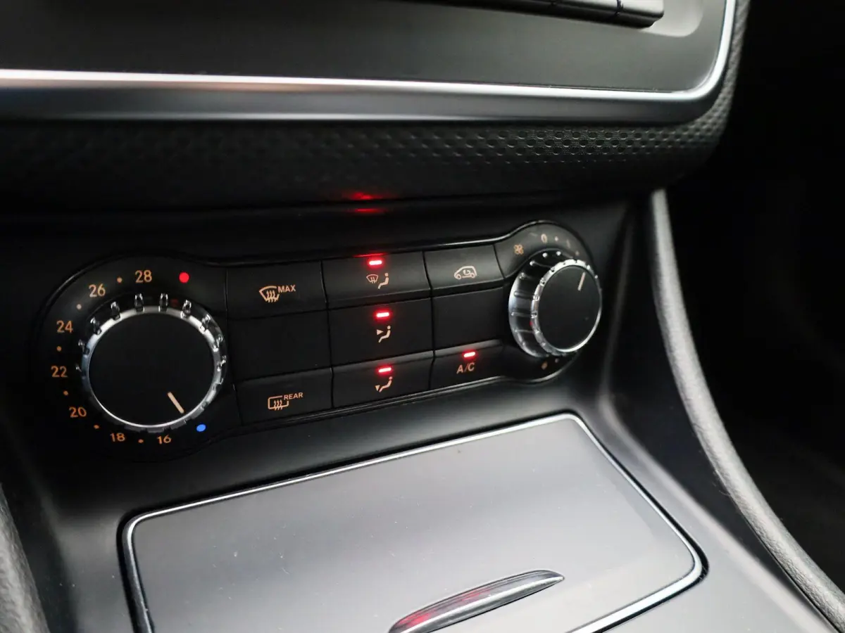 160 Sport Edition | Cruise Control | Navigatie | Bluetooth |