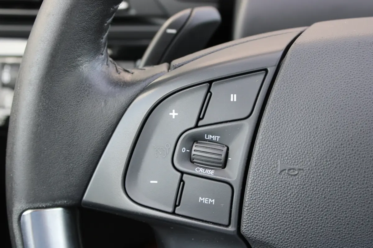 1.2 PureTech 130pk EAT8 Business | Automaat | Navigatie | Camera | Apple carplay | NL auto | 7 persoons | Bluetooth |