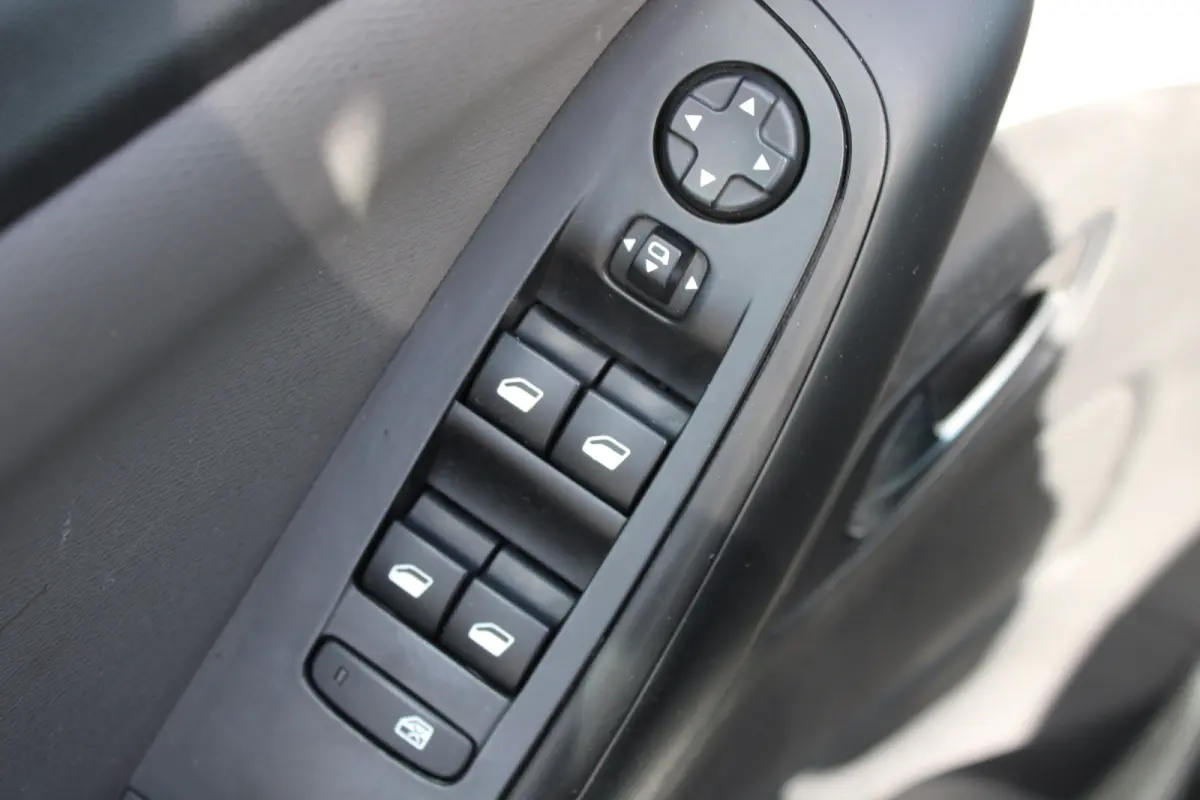 1.2 PureTech 130pk EAT8 Business | Automaat | Navigatie | Camera | Apple carplay | NL auto | 7 persoons | Bluetooth |