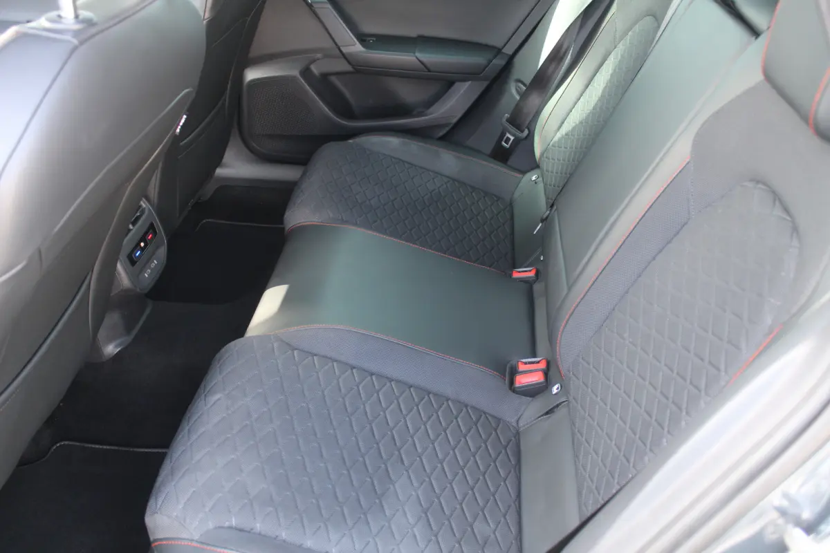 1.5 TSI FR Apple Carplay/Android Auto l Cruise control l Keyless start l hemelbekleding donker