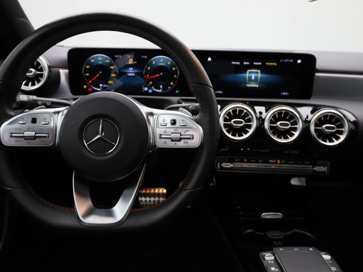 180 Aut. AMG Business Solution | Panoramadak | Sfeerverlichting | Memory | Carplay | Stoelverwarming | Led Verlichting | Camera |