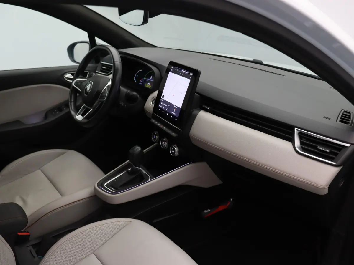 E-Tech Hybrid 140pk Initiale Paris | Stoel- en stuurwielverwarming | Lederen bekleding | Achteruitrijcamera | Apple Carplay / Android Auto |