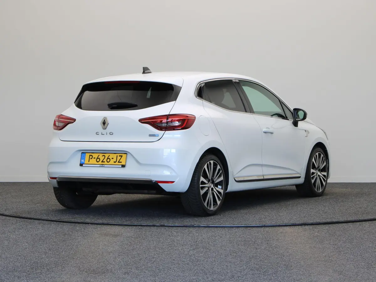 E-Tech Hybrid 140pk Initiale Paris | Stoel- en stuurwielverwarming | Lederen bekleding | Achteruitrijcamera | Apple Carplay / Android Auto |