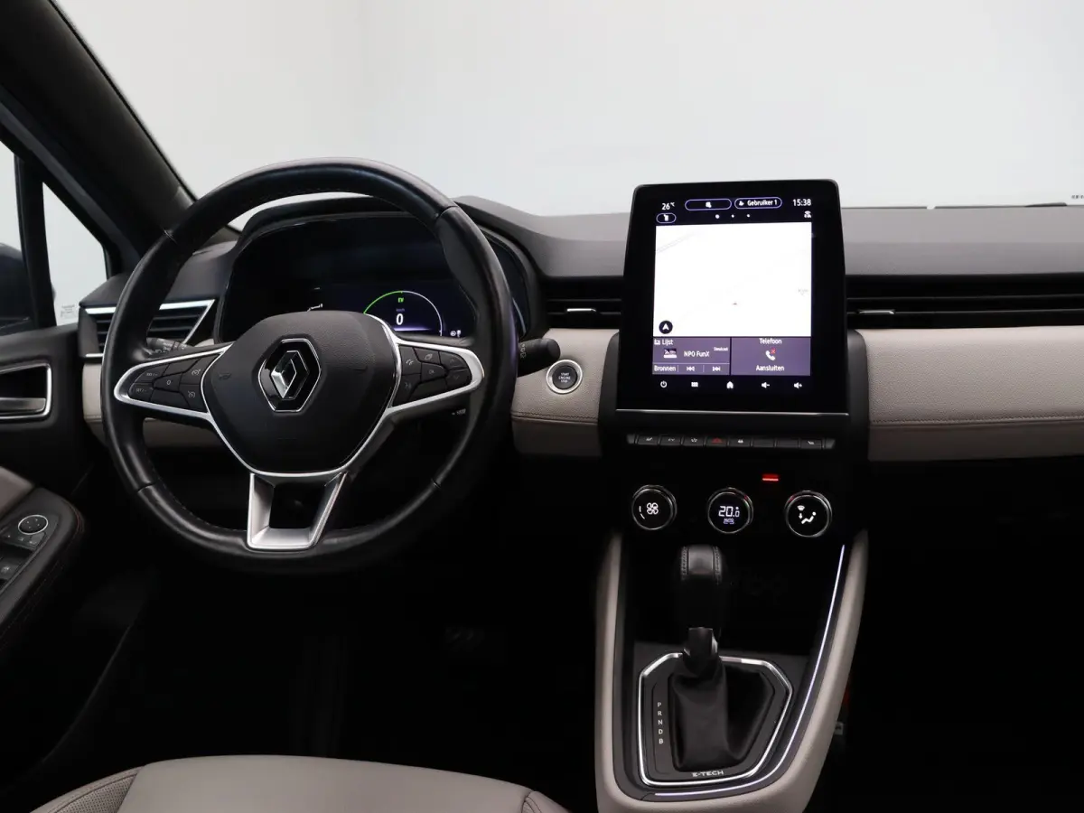 E-Tech Hybrid 140pk Initiale Paris | Stoel- en stuurwielverwarming | Lederen bekleding | Achteruitrijcamera | Apple Carplay / Android Auto |