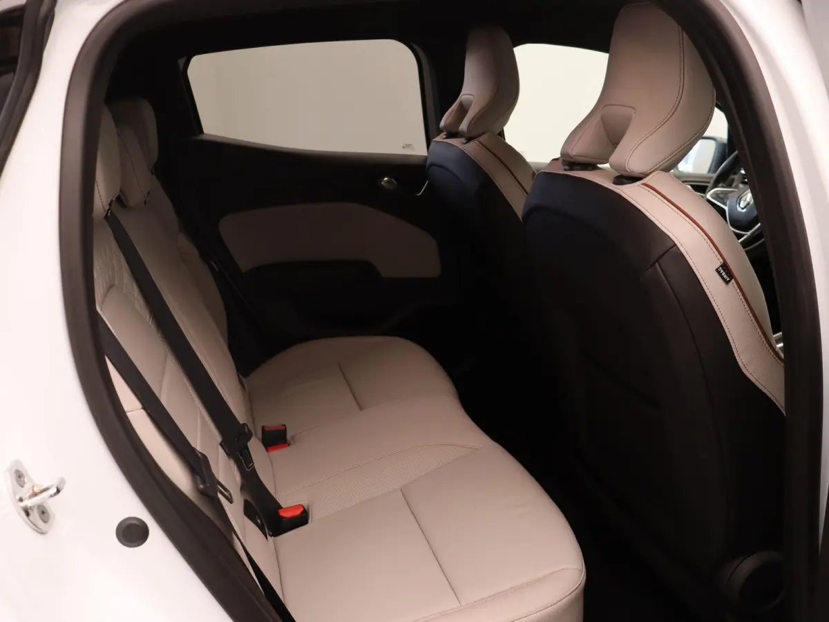 E-Tech Hybrid 140pk Initiale Paris | Stoel- en stuurwielverwarming | Lederen bekleding | Achteruitrijcamera | Apple Carplay / Android Auto |