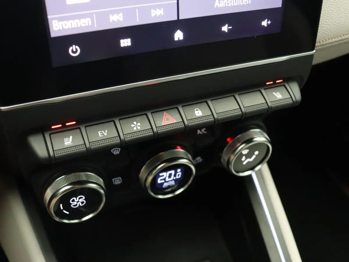 E-Tech Hybrid 140pk Initiale Paris | Stoel- en stuurwielverwarming | Lederen bekleding | Achteruitrijcamera | Apple Carplay / Android Auto |