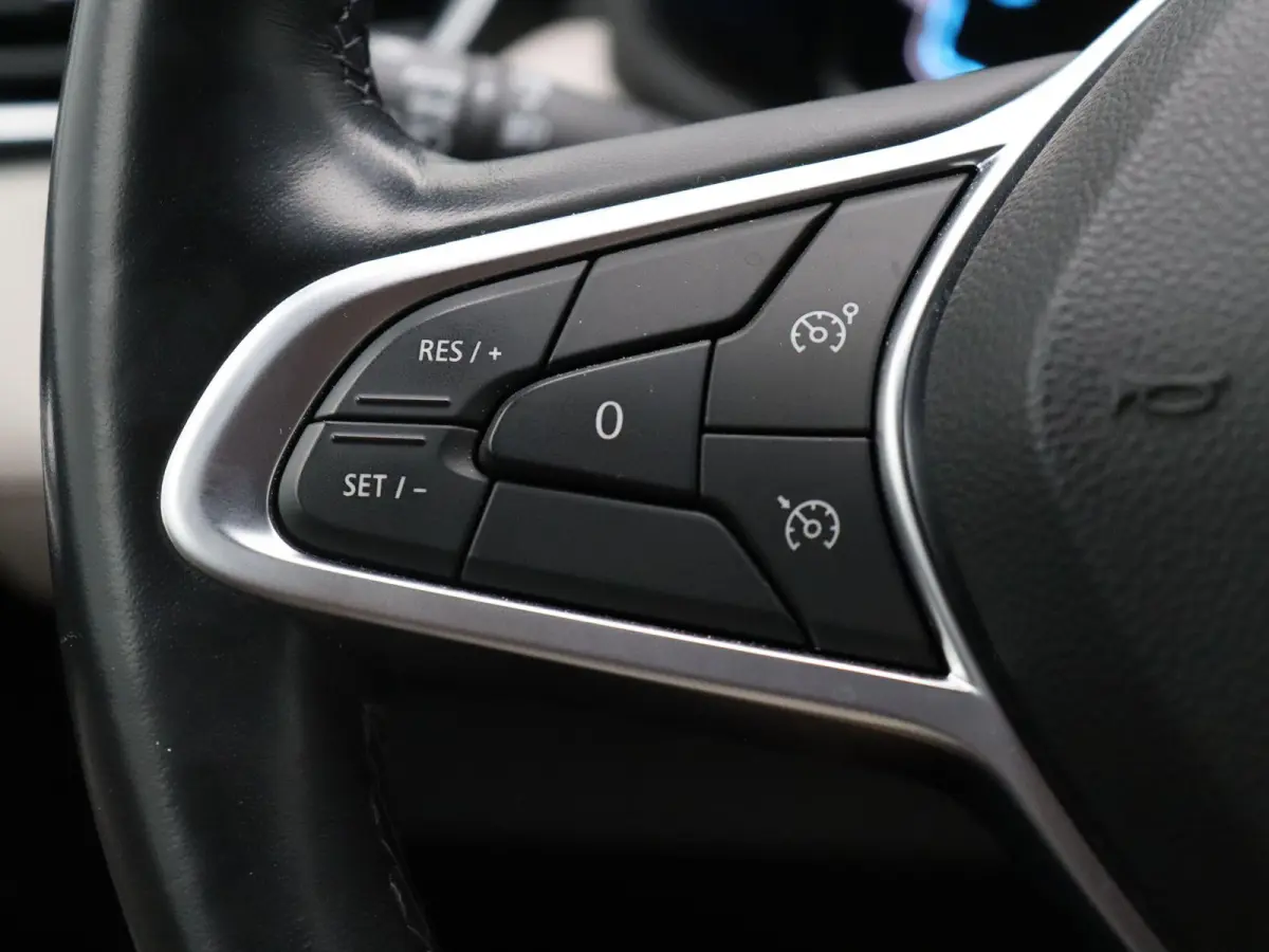 E-Tech Hybrid 140pk Initiale Paris | Stoel- en stuurwielverwarming | Lederen bekleding | Achteruitrijcamera | Apple Carplay / Android Auto |