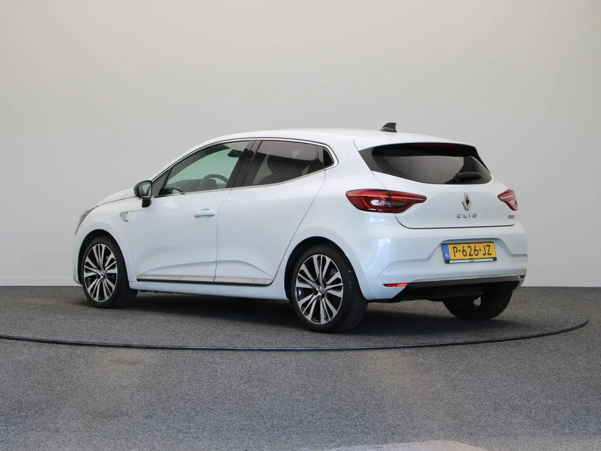 E-Tech Hybrid 140pk Initiale Paris | Stoel- en stuurwielverwarming | Lederen bekleding | Achteruitrijcamera | Apple Carplay / Android Auto |
