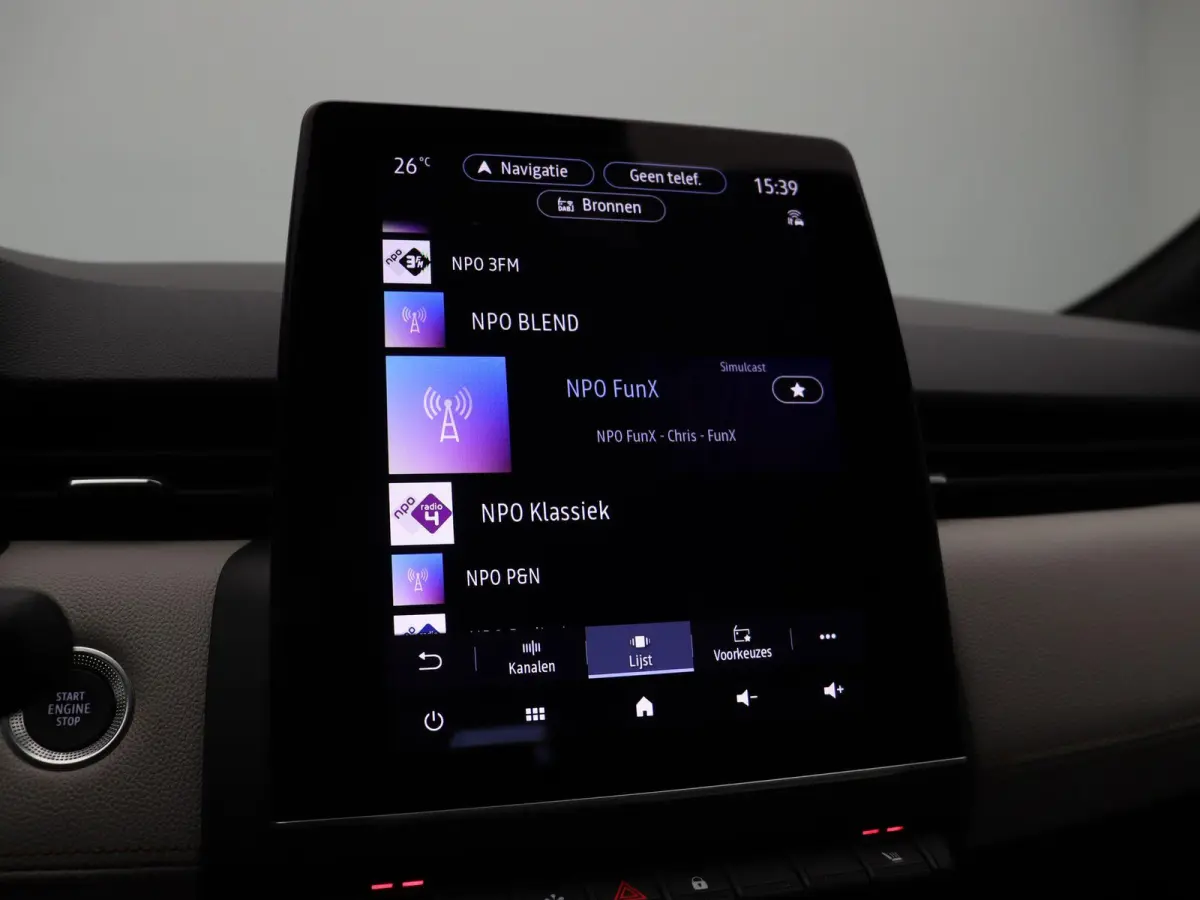 E-Tech Hybrid 140pk Initiale Paris | Stoel- en stuurwielverwarming | Lederen bekleding | Achteruitrijcamera | Apple Carplay / Android Auto |