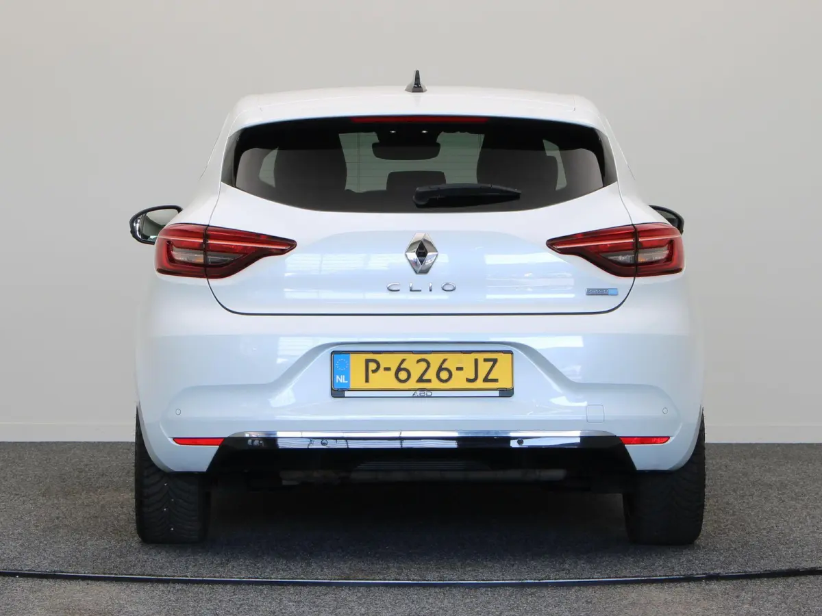 E-Tech Hybrid 140pk Initiale Paris | Stoel- en stuurwielverwarming | Lederen bekleding | Achteruitrijcamera | Apple Carplay / Android Auto |