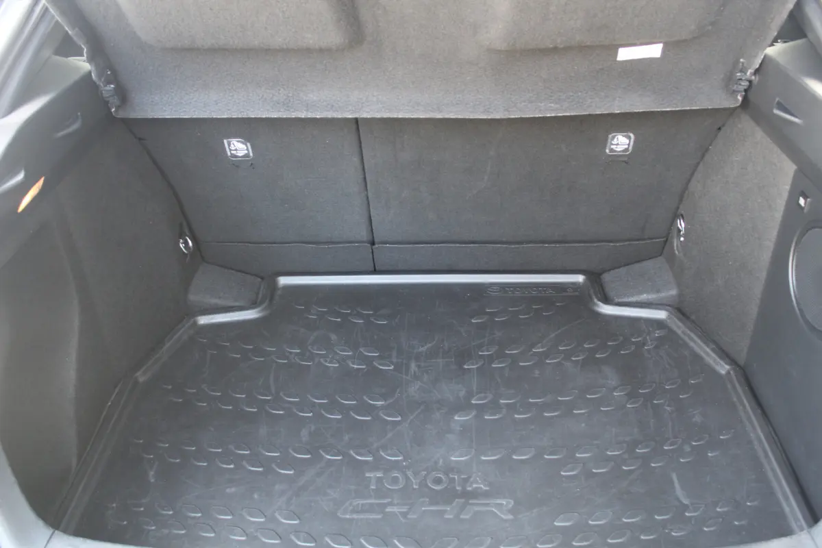 1.8 Hybrid Executive Trekhaak l Stoelverwaming l Dodehoekdetectie l Adaptief cruise control l Keyless entry l  Keyless start l airco automatisch l