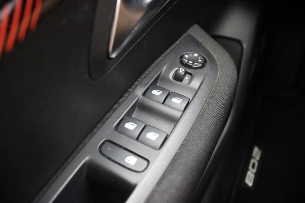 1.2 PureTech Active - Carplay, Navi, Cruise, Afn. Trekhaak
