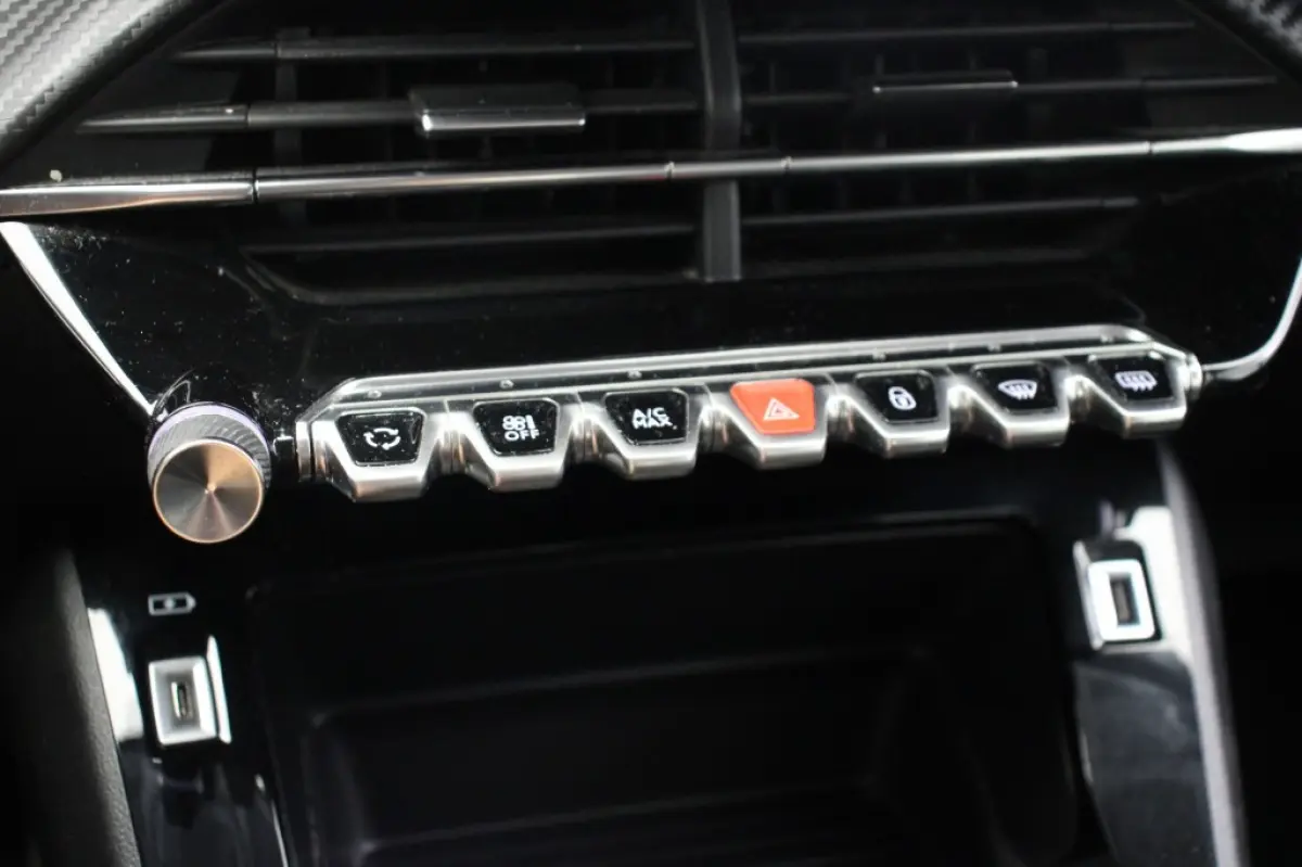 1.2 PureTech Active - Carplay, Navi, Cruise, Afn. Trekhaak