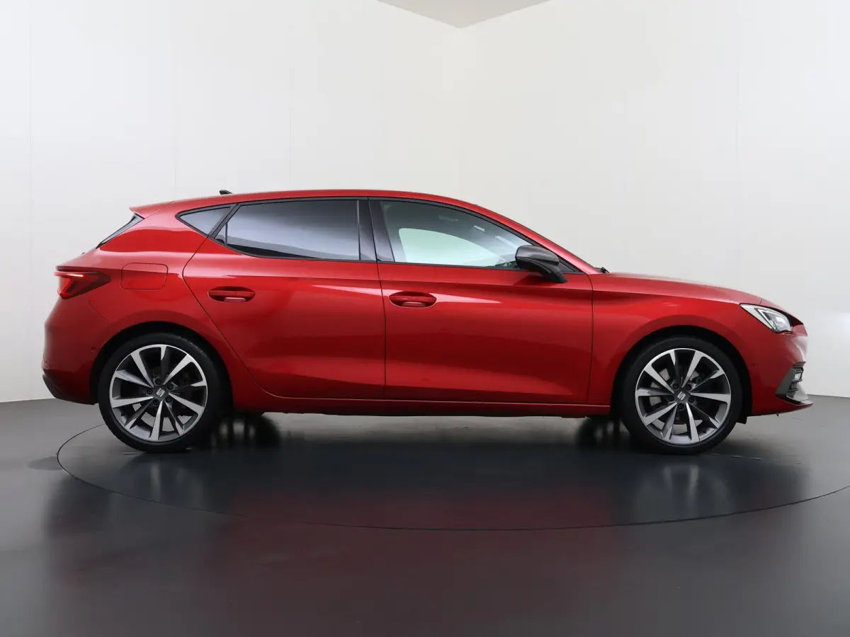1.5 eTSI FR VAN:22.900,- VOOR:19.877,- UW HERFSTVOORDEEL:3.023,- 150PK | STOEL + STUURVERWARMING |ACHTERUIT RIJ CAMERA | KEYLESS | DODEHOEK | APPLECARPLAY\AINDROID AUTO | TREKHAAK | RIJKLAAR