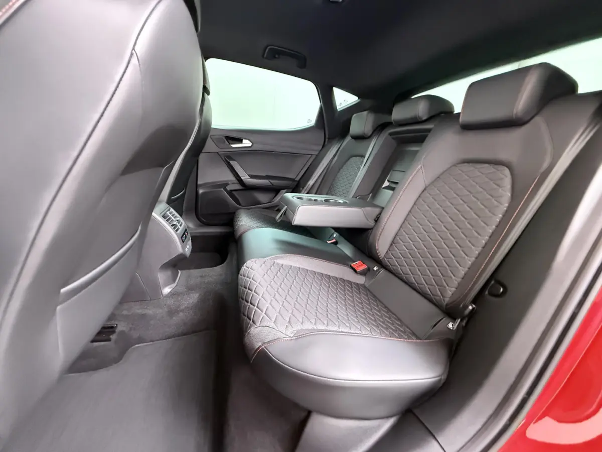 1.5 eTSI FR VAN:22.900,- VOOR:19.877,- UW HERFSTVOORDEEL:3.023,- 150PK | STOEL + STUURVERWARMING |ACHTERUIT RIJ CAMERA | KEYLESS | DODEHOEK | APPLECARPLAY\AINDROID AUTO | TREKHAAK | RIJKLAAR