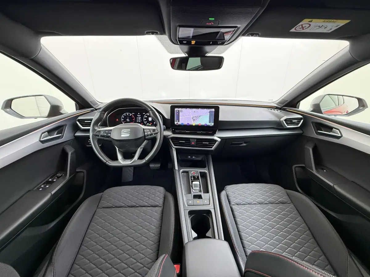 1.5 eTSI FR VAN:22.900,- VOOR:19.877,- UW HERFSTVOORDEEL:3.023,- 150PK | STOEL + STUURVERWARMING |ACHTERUIT RIJ CAMERA | KEYLESS | DODEHOEK | APPLECARPLAY\AINDROID AUTO | TREKHAAK | RIJKLAAR