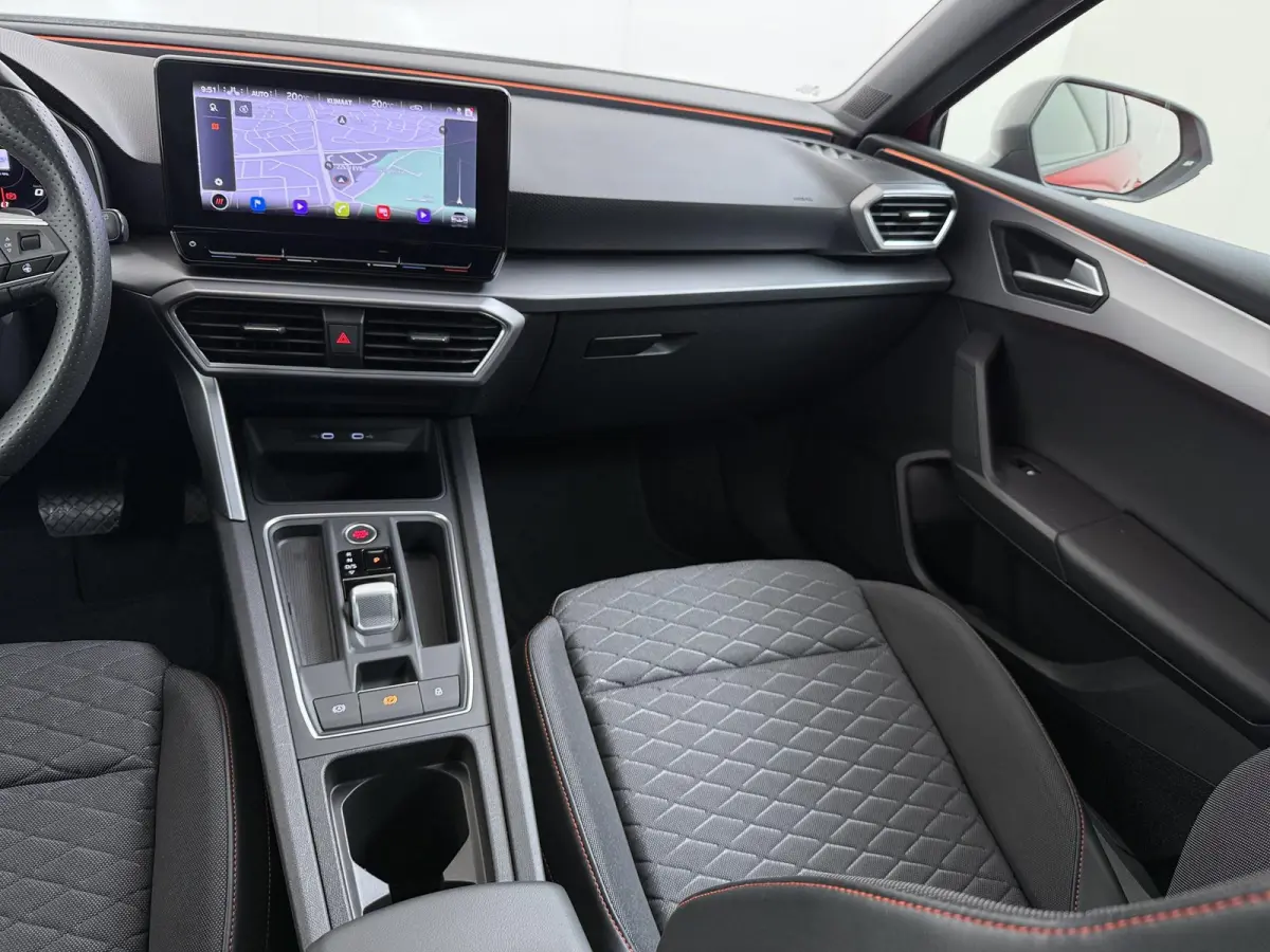 1.5 eTSI FR VAN:22.900,- VOOR:19.877,- UW HERFSTVOORDEEL:3.023,- 150PK | STOEL + STUURVERWARMING |ACHTERUIT RIJ CAMERA | KEYLESS | DODEHOEK | APPLECARPLAY\AINDROID AUTO | TREKHAAK | RIJKLAAR