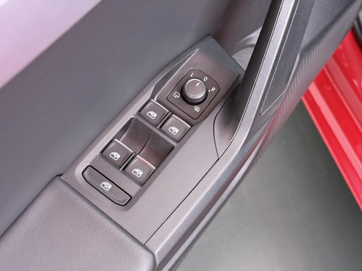 1.5 eTSI FR VAN:22.900,- VOOR:19.877,- UW HERFSTVOORDEEL:3.023,- 150PK | STOEL + STUURVERWARMING |ACHTERUIT RIJ CAMERA | KEYLESS | DODEHOEK | APPLECARPLAY\AINDROID AUTO | TREKHAAK | RIJKLAAR