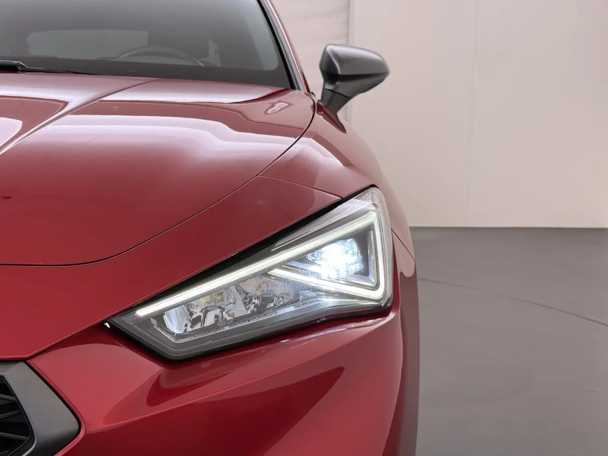 1.5 eTSI FR VAN:22.900,- VOOR:19.877,- UW HERFSTVOORDEEL:3.023,- 150PK | STOEL + STUURVERWARMING |ACHTERUIT RIJ CAMERA | KEYLESS | DODEHOEK | APPLECARPLAY\AINDROID AUTO | TREKHAAK | RIJKLAAR