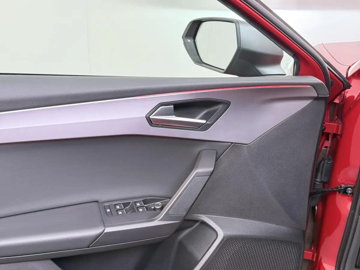 1.5 eTSI FR VAN:22.900,- VOOR:19.877,- UW HERFSTVOORDEEL:3.023,- 150PK | STOEL + STUURVERWARMING |ACHTERUIT RIJ CAMERA | KEYLESS | DODEHOEK | APPLECARPLAY\AINDROID AUTO | TREKHAAK | RIJKLAAR