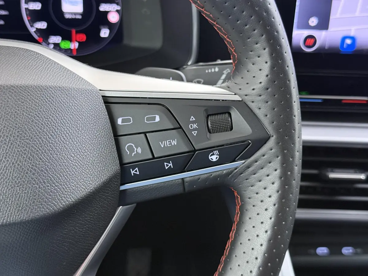 1.5 eTSI FR VAN:22.900,- VOOR:19.877,- UW HERFSTVOORDEEL:3.023,- 150PK | STOEL + STUURVERWARMING |ACHTERUIT RIJ CAMERA | KEYLESS | DODEHOEK | APPLECARPLAY\AINDROID AUTO | TREKHAAK | RIJKLAAR