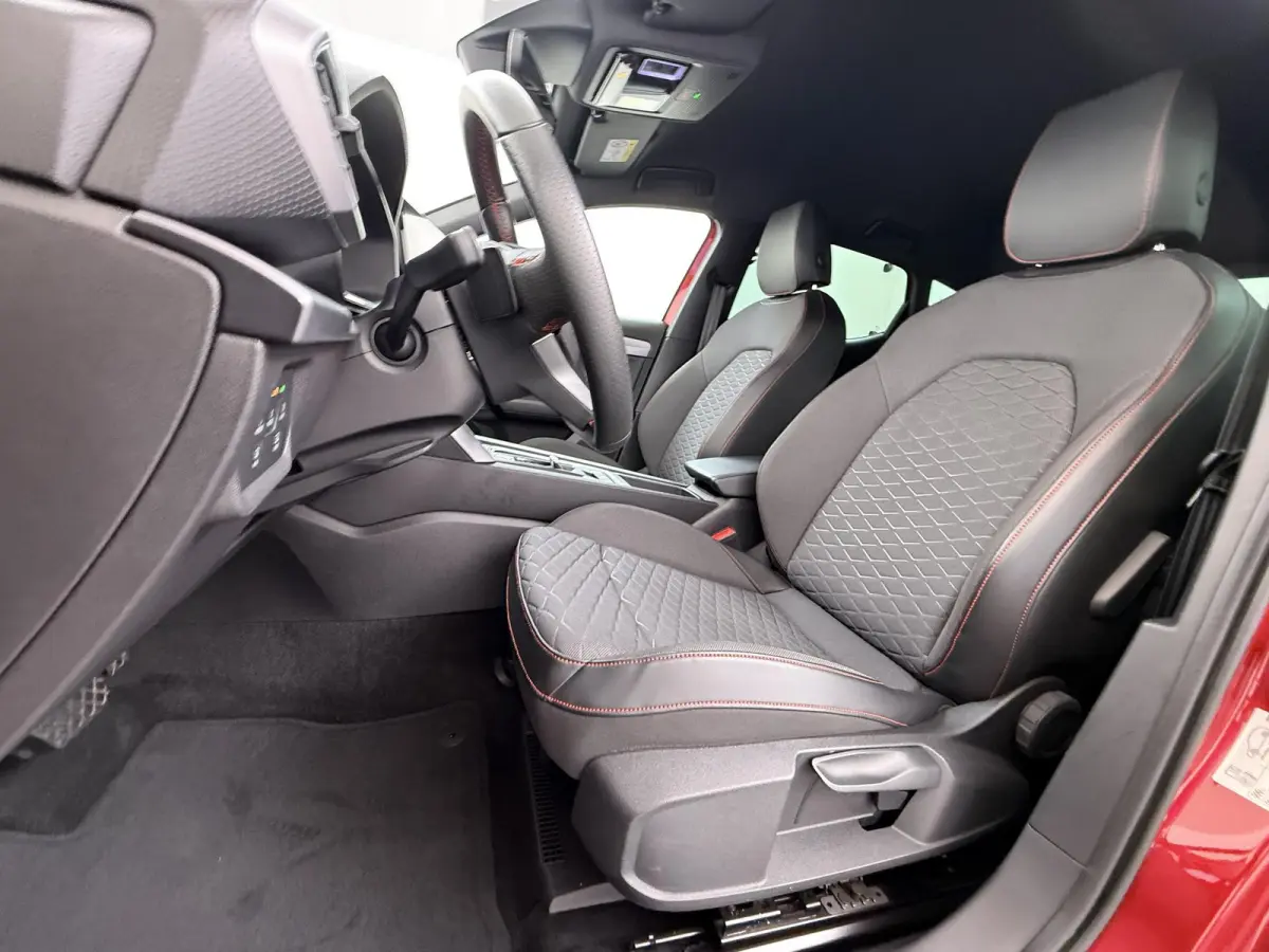 1.5 eTSI FR VAN:22.900,- VOOR:19.877,- UW HERFSTVOORDEEL:3.023,- 150PK | STOEL + STUURVERWARMING |ACHTERUIT RIJ CAMERA | KEYLESS | DODEHOEK | APPLECARPLAY\AINDROID AUTO | TREKHAAK | RIJKLAAR