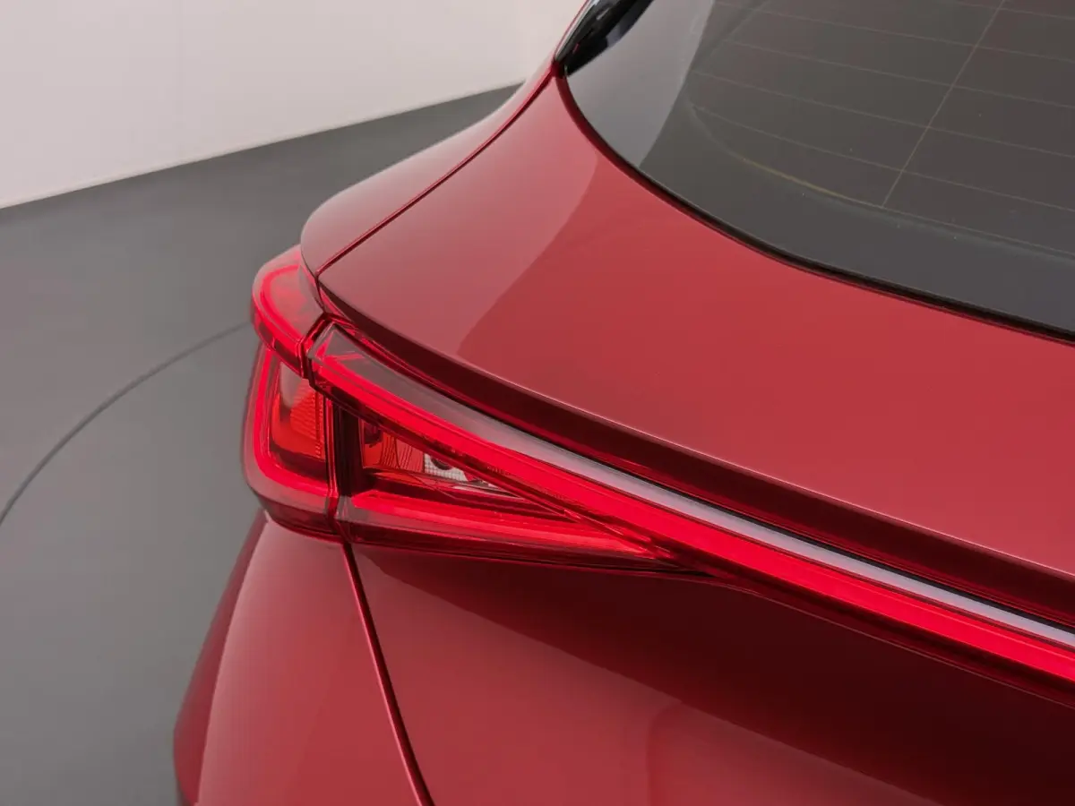 1.5 eTSI FR VAN:22.900,- VOOR:19.877,- UW HERFSTVOORDEEL:3.023,- 150PK | STOEL + STUURVERWARMING |ACHTERUIT RIJ CAMERA | KEYLESS | DODEHOEK | APPLECARPLAY\AINDROID AUTO | TREKHAAK | RIJKLAAR