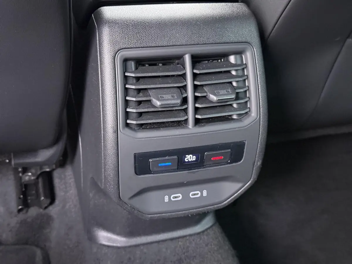 1.5 eTSI FR VAN:22.900,- VOOR:19.877,- UW HERFSTVOORDEEL:3.023,- 150PK | STOEL + STUURVERWARMING |ACHTERUIT RIJ CAMERA | KEYLESS | DODEHOEK | APPLECARPLAY\AINDROID AUTO | TREKHAAK | RIJKLAAR
