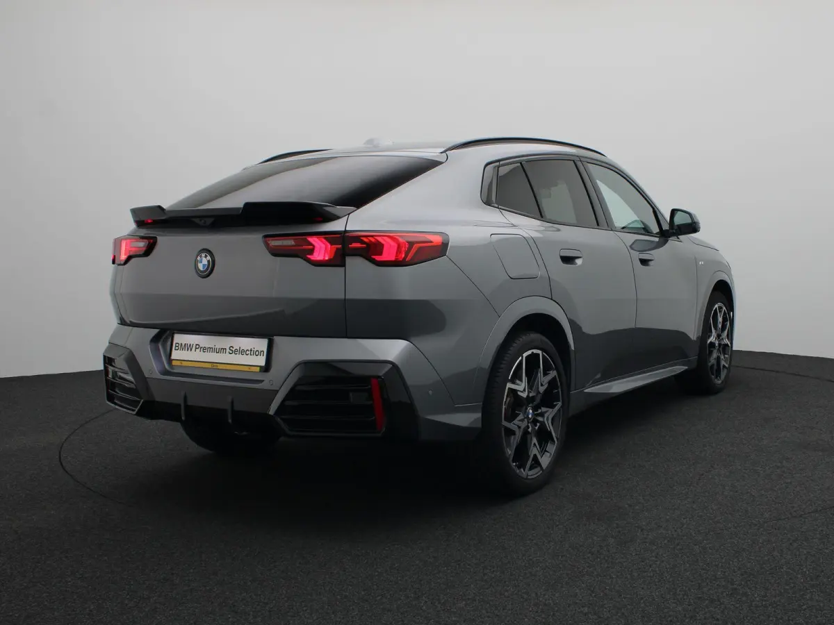 sDrive20i M Sportpakket Pro | Innovation Pack | Comfort Pack | M Adaptief onderstel | Panoramadak | Parking Assistant Plus | Harman Kardon | Elektrisch verwarmde voorstoelen | 20''