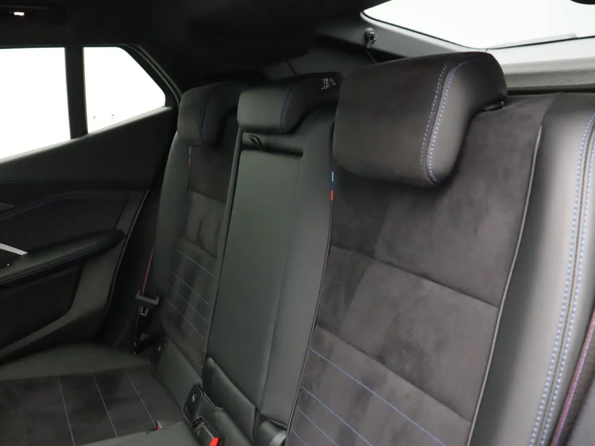 sDrive20i M Sportpakket Pro | Innovation Pack | Comfort Pack | M Adaptief onderstel | Panoramadak | Parking Assistant Plus | Harman Kardon | Elektrisch verwarmde voorstoelen | 20''