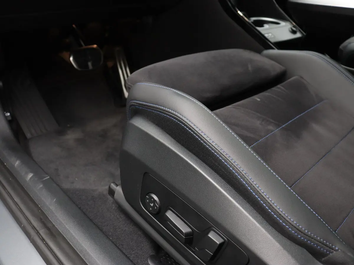 sDrive20i M Sportpakket Pro | Innovation Pack | Comfort Pack | M Adaptief onderstel | Panoramadak | Parking Assistant Plus | Harman Kardon | Elektrisch verwarmde voorstoelen | 20''