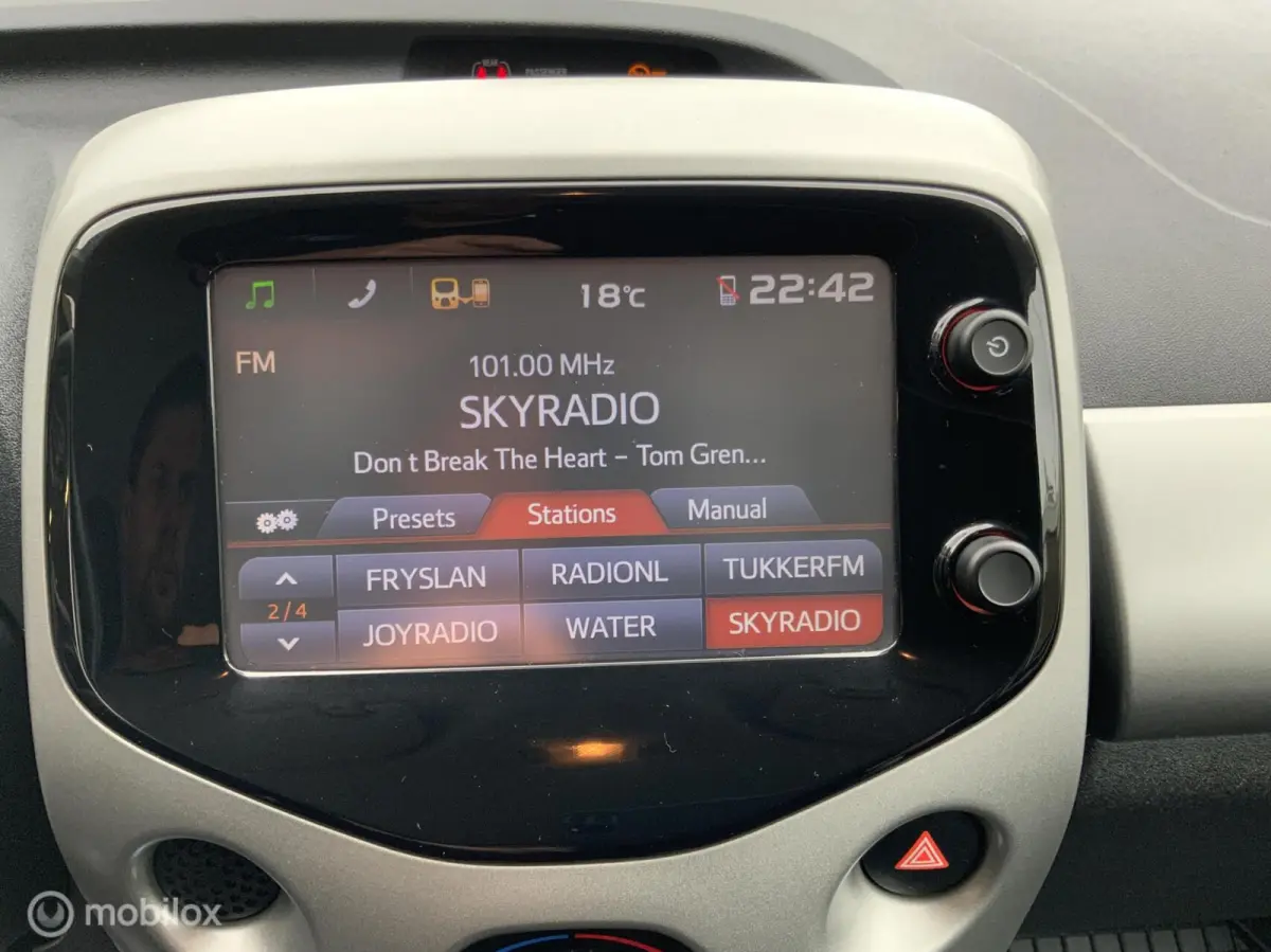 1.0 VVT-i x-play,CarPlay,Airco,Camera,Lmvelgen,Led,Automaat
