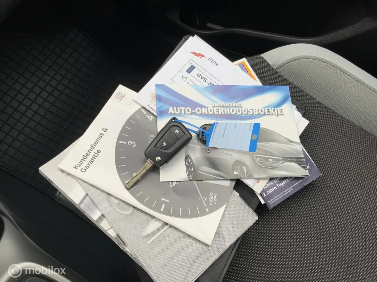 1.0 VVT-i x-play,CarPlay,Airco,Camera,Lmvelgen,Led,Automaat