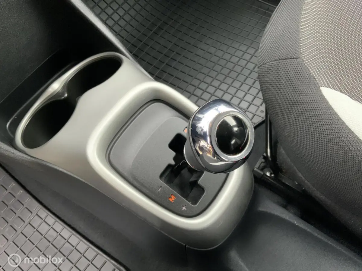 1.0 VVT-i x-play,CarPlay,Airco,Camera,Lmvelgen,Led,Automaat