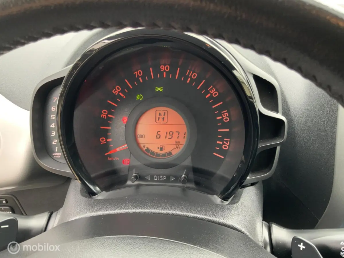 1.0 VVT-i x-play,CarPlay,Airco,Camera,Lmvelgen,Led,Automaat