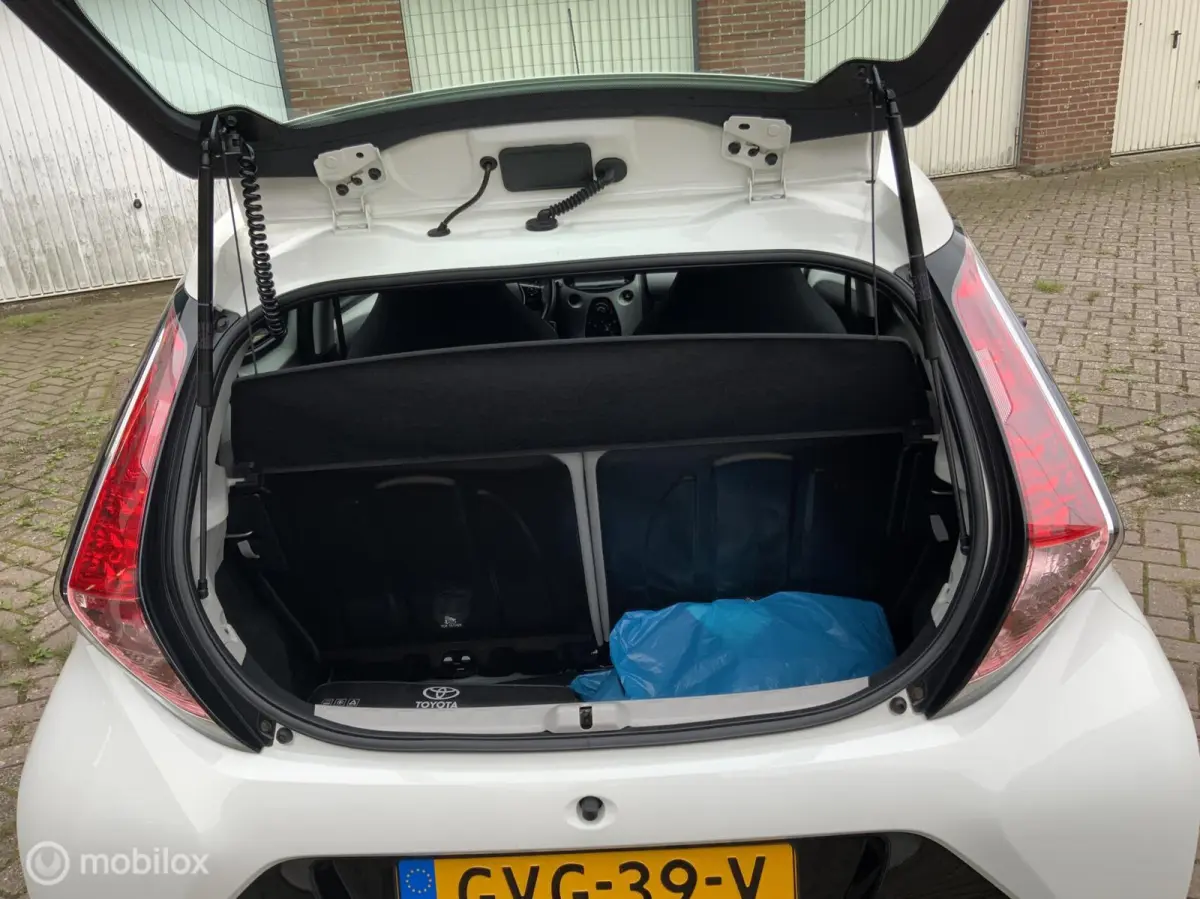 1.0 VVT-i x-play,CarPlay,Airco,Camera,Lmvelgen,Led,Automaat