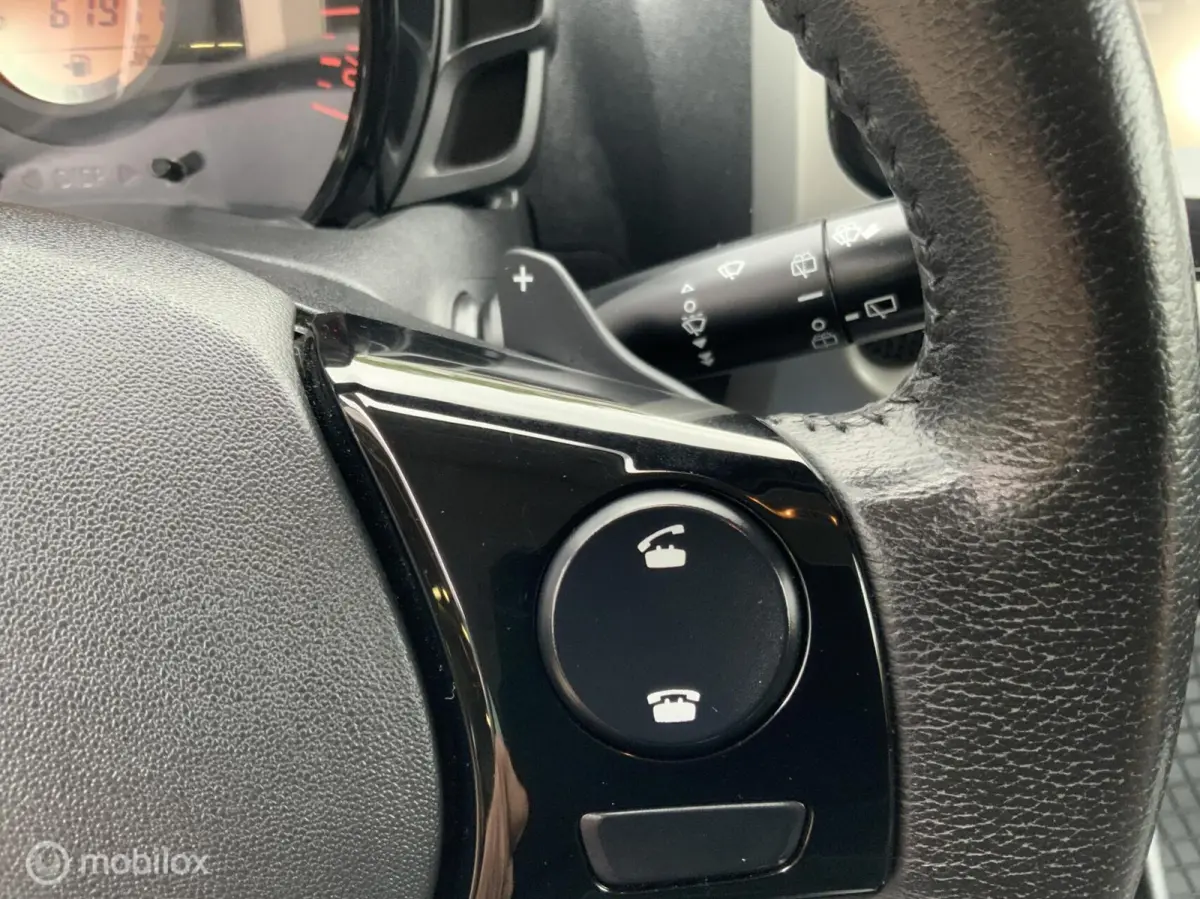 1.0 VVT-i x-play,CarPlay,Airco,Camera,Lmvelgen,Led,Automaat