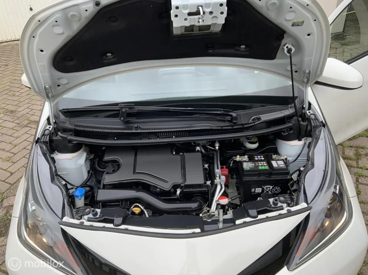 1.0 VVT-i x-play,CarPlay,Airco,Camera,Lmvelgen,Led,Automaat