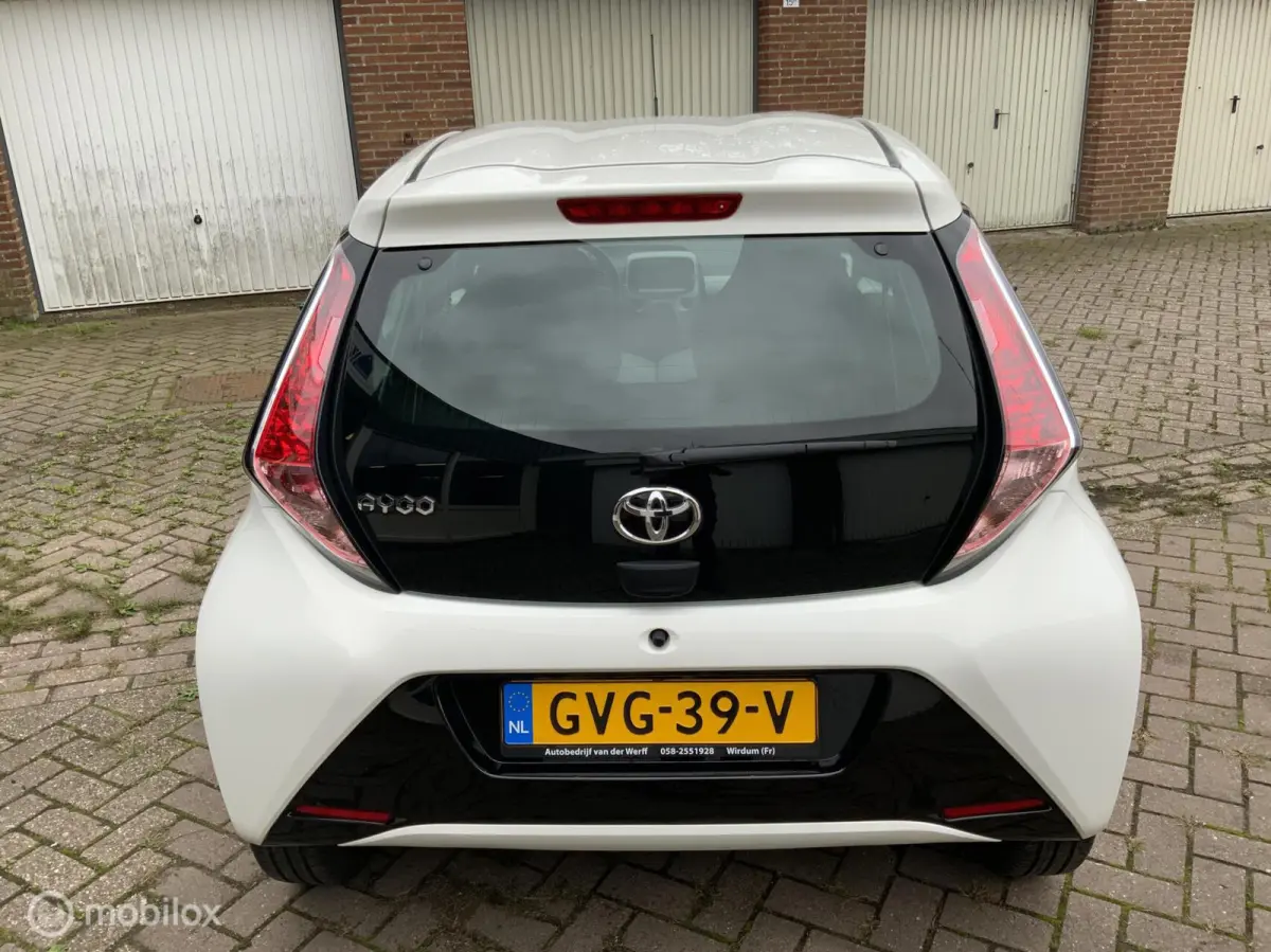 1.0 VVT-i x-play,CarPlay,Airco,Camera,Lmvelgen,Led,Automaat