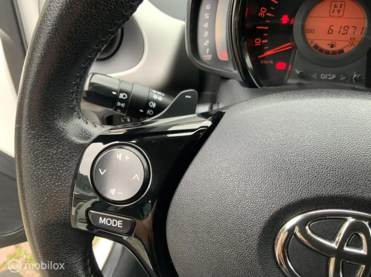 1.0 VVT-i x-play,CarPlay,Airco,Camera,Lmvelgen,Led,Automaat