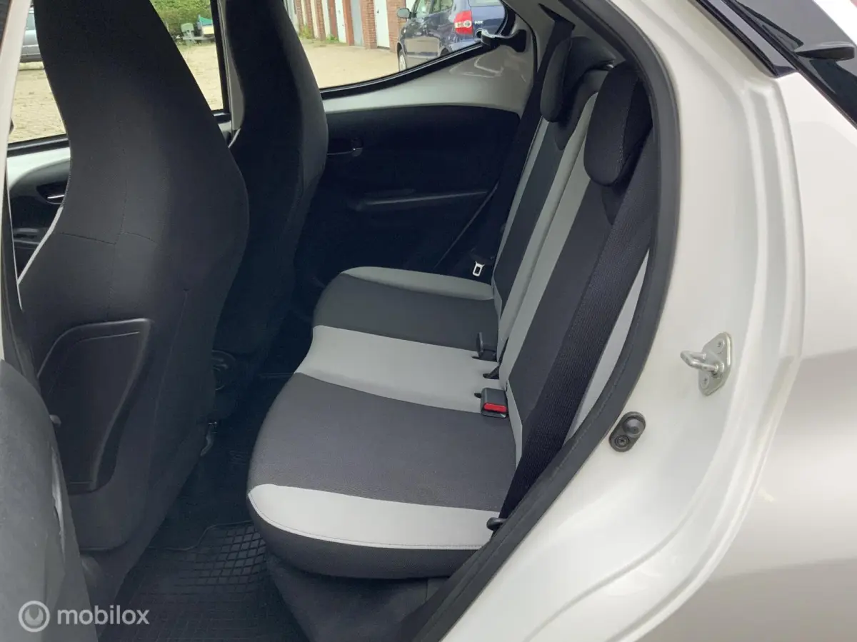1.0 VVT-i x-play,CarPlay,Airco,Camera,Lmvelgen,Led,Automaat