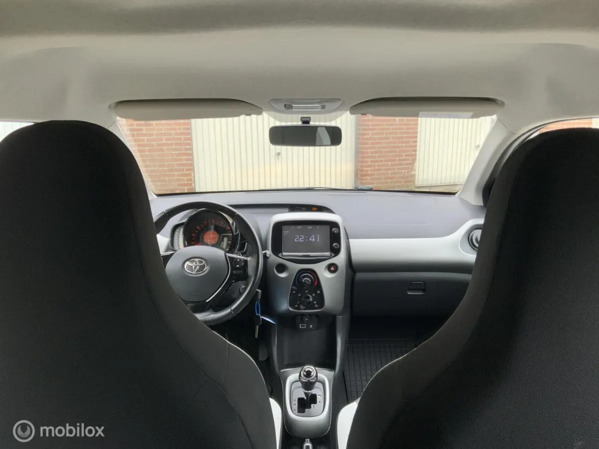 1.0 VVT-i x-play,CarPlay,Airco,Camera,Lmvelgen,Led,Automaat