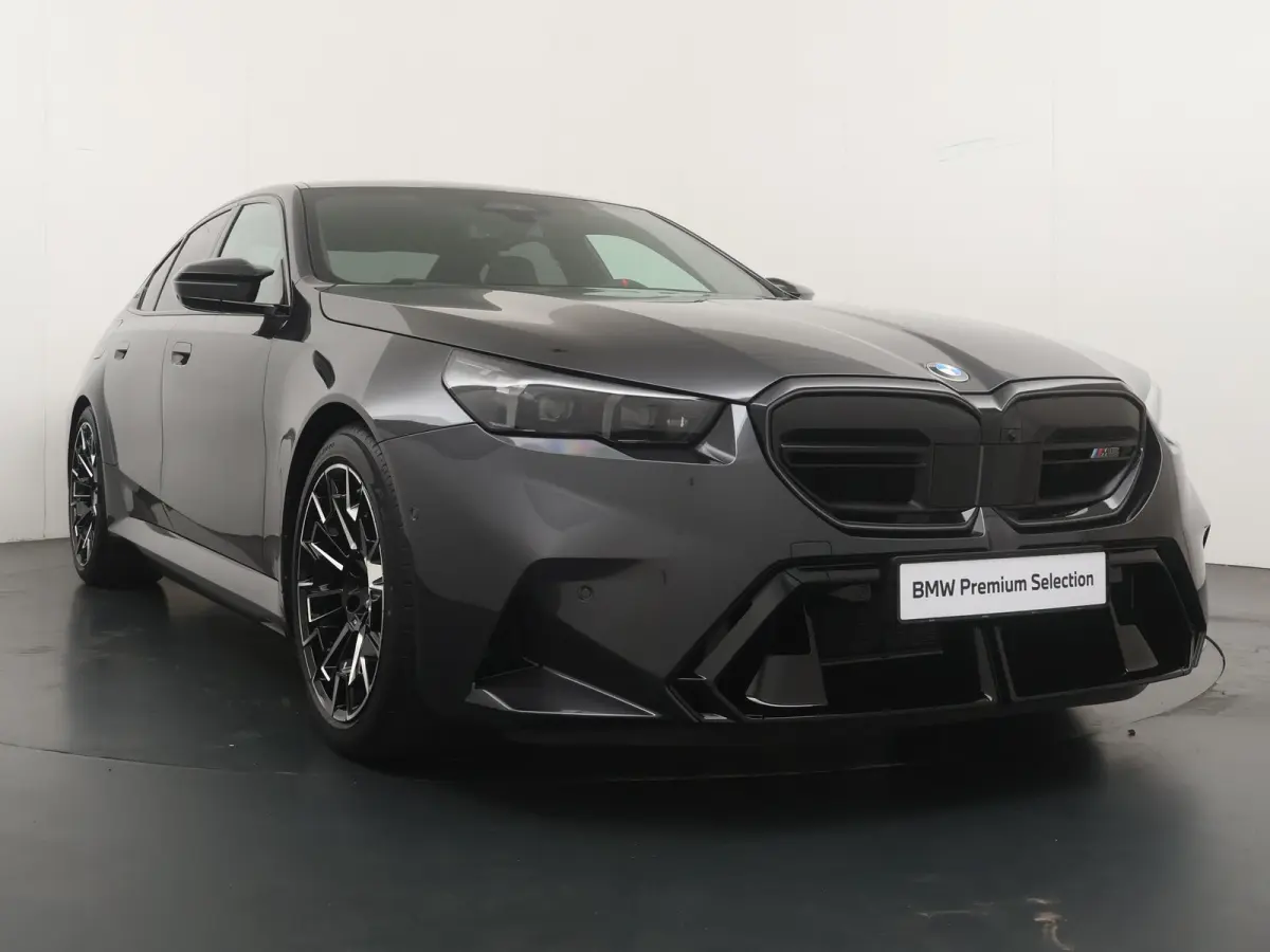 M5 | M Drivers Pack | Driving Assistant Professional | Comfort Pack | Parking Assistant Professional |
