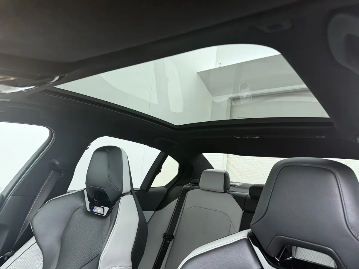 M5 | M Drivers Pack | Driving Assistant Professional | Comfort Pack | Parking Assistant Professional |