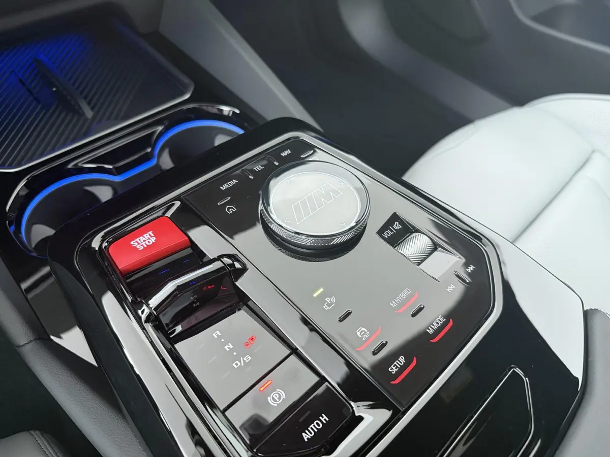 M5 | M Drivers Pack | Driving Assistant Professional | Comfort Pack | Parking Assistant Professional |